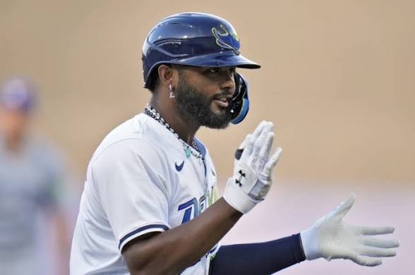 Junior Caminero responde con poder en victoria de los Rays en blanqueada 3-0 sobre Gigantes