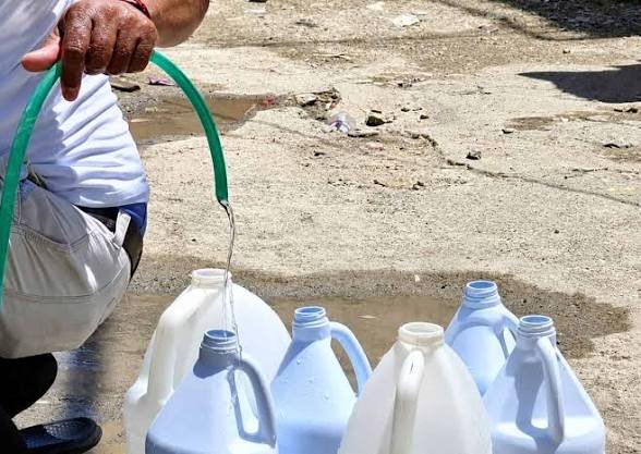 Cómo es vivir sin agua en el Gran Santo Domingo: "un recurso para algunos, un lujo para otros"