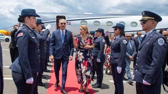 El presidente Abinader llega a Costa Rica para transmisión de mando de Laura Fernández