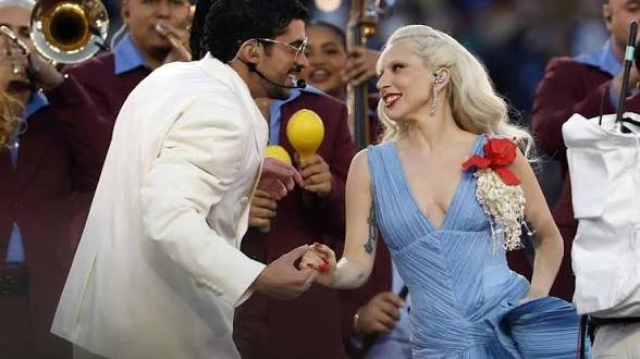El sello dominicano llega al Super Bowl: Lady Gaga brilla vestida por Raúl López