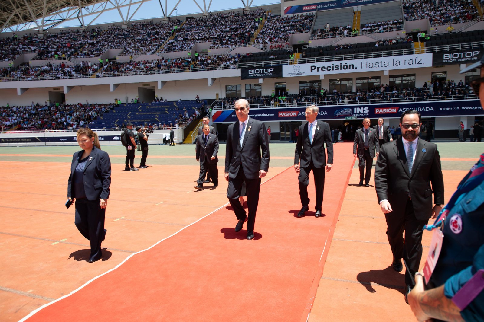 Presidente Abinader participa en la transmisión de mando presidencial de la presidenta de Costa Rica, Laura Fernández Delgado, en el Estadio Nacional 