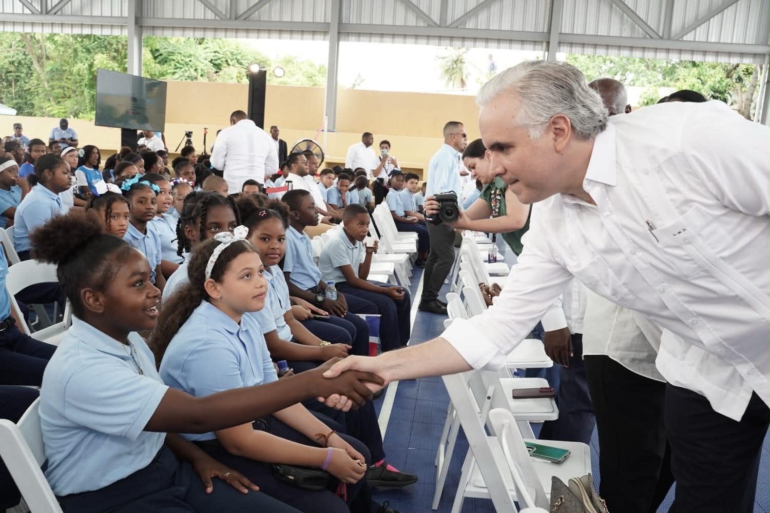 Gobierno inaugura techados en tres escuelas del Gran Santo Domingo en beneficio de más de 2 mil estudiantes
