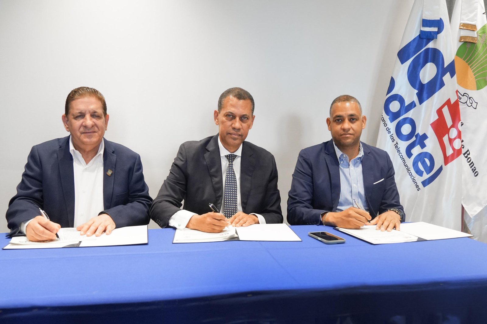 Indotel firma acuerdos para medir indicadores de ciudades inteligentes en San Pedro de Macorís y Bonao 