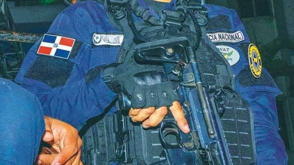 Agentes manchan uniforme de la Policía con feminicidios
