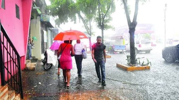 Pronostican aguaceros para este miércoles en varias provincias por acercamiento de una vaguada