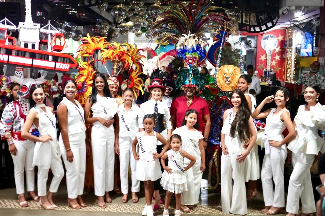 Presentan candidatas Reina Infantil del Carnaval de Santiago