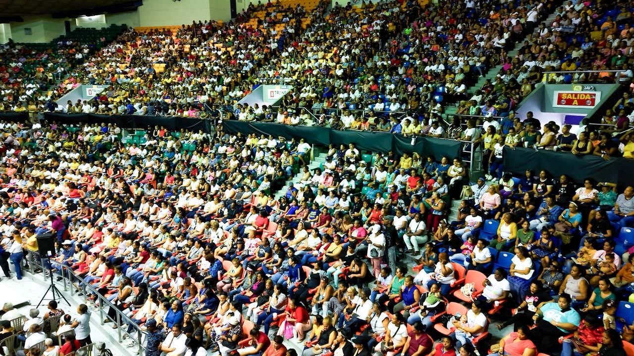 ¡A casa llena! Gobierno reconoce y entrega premios a más de 10 mil madres de la  provincia de Santiago través de DASAC