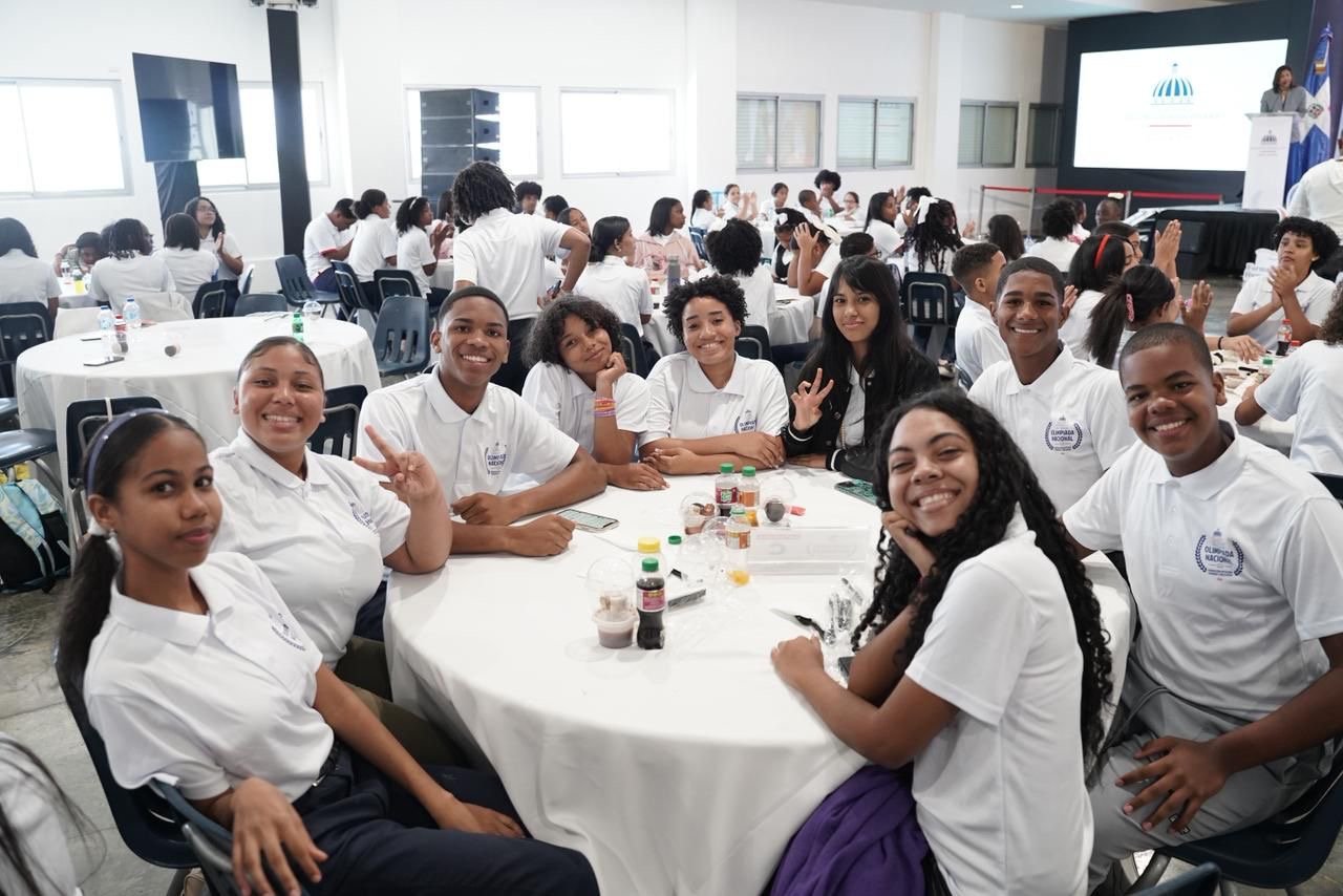Ministerio de Educación reconoce a estudiantes ganadores de la V Olimpiada Nacional de Formación Humana y Religiosa