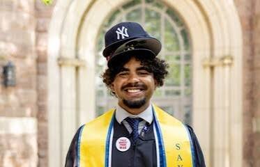 Dominicano recibe premio de liderazgo étnico otorgado por la Universidad Yale