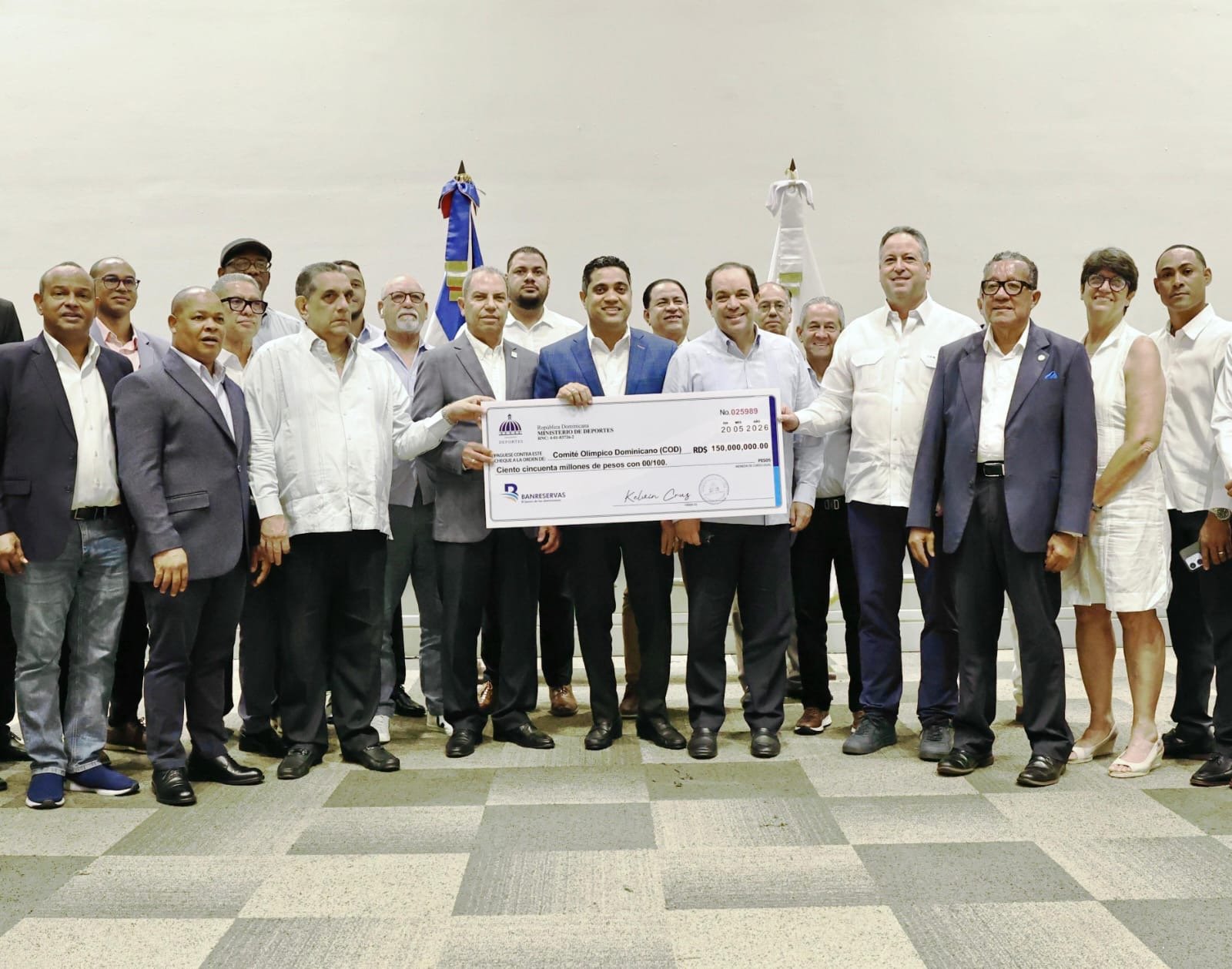 Ministro Kelvin Cruz completa entrega de RD$893 millones al COD para preparación de atletas rumbo a Santo Domingo 2026 