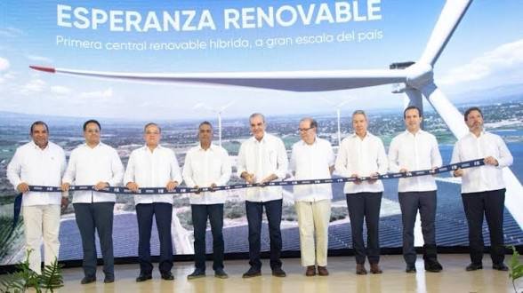 EGEHaina inaugura central que inyectará energía solar y eólica al sistema