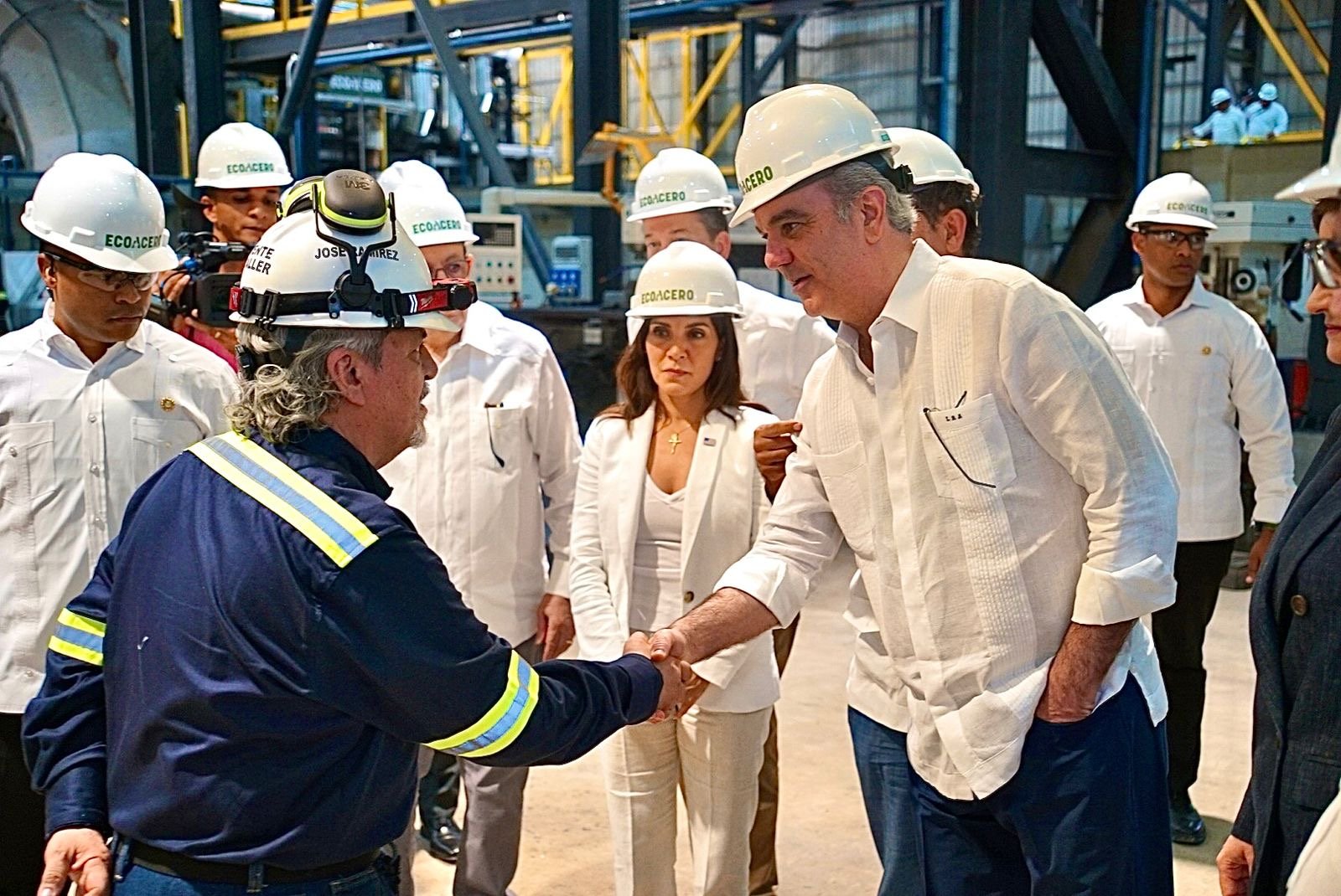 Empresario Manuel Estrella destaca estabilidad económica, crecimiento sostenido y confianza para invertir en el país durante la inauguración de EcoAcero en San Pedro de Macorís