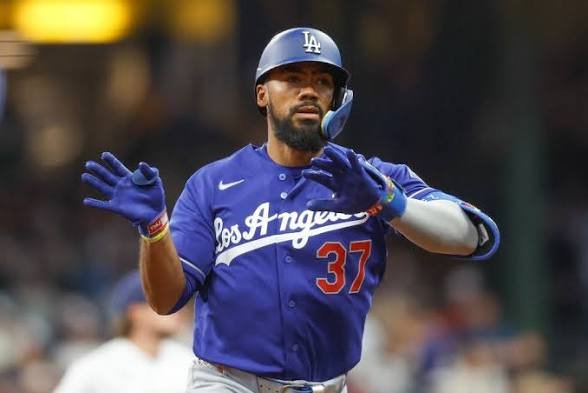 Teoscar Hernández impulsa seis carreras y el bullpen de la Dodgers extiende la racha