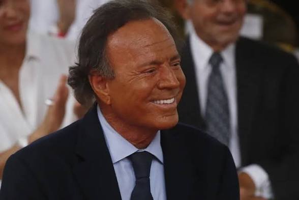 Julio Iglesias se querellará contra elDiario.es al no retractarse del "montaje" contra él