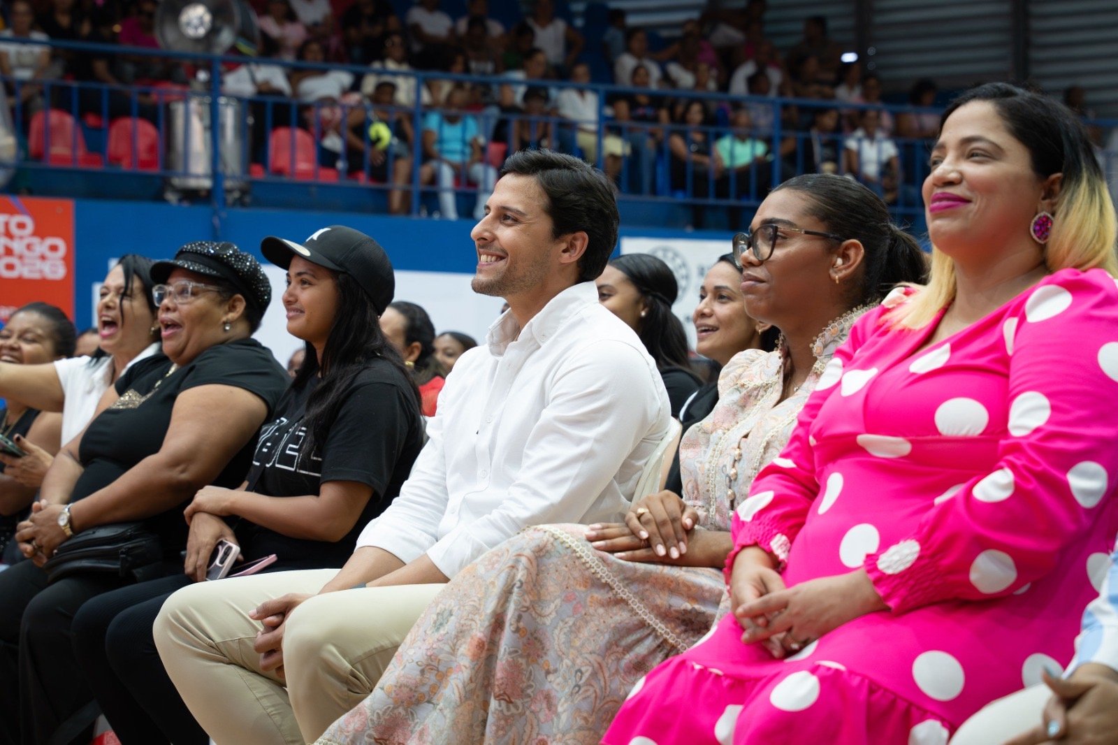 Raymond Rodríguez celebra el día de las madres; más de 700 mujeres respaldan su labor social en la capital