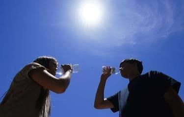 Pocas lluvias y calor dominarán el tiempo este sábado; alertan sobre la llegada de polvo del Sahara