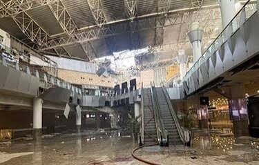 Ataque iraní golpea el aeropuerto de Kuwait y deja un fallecido y decenas de heridos