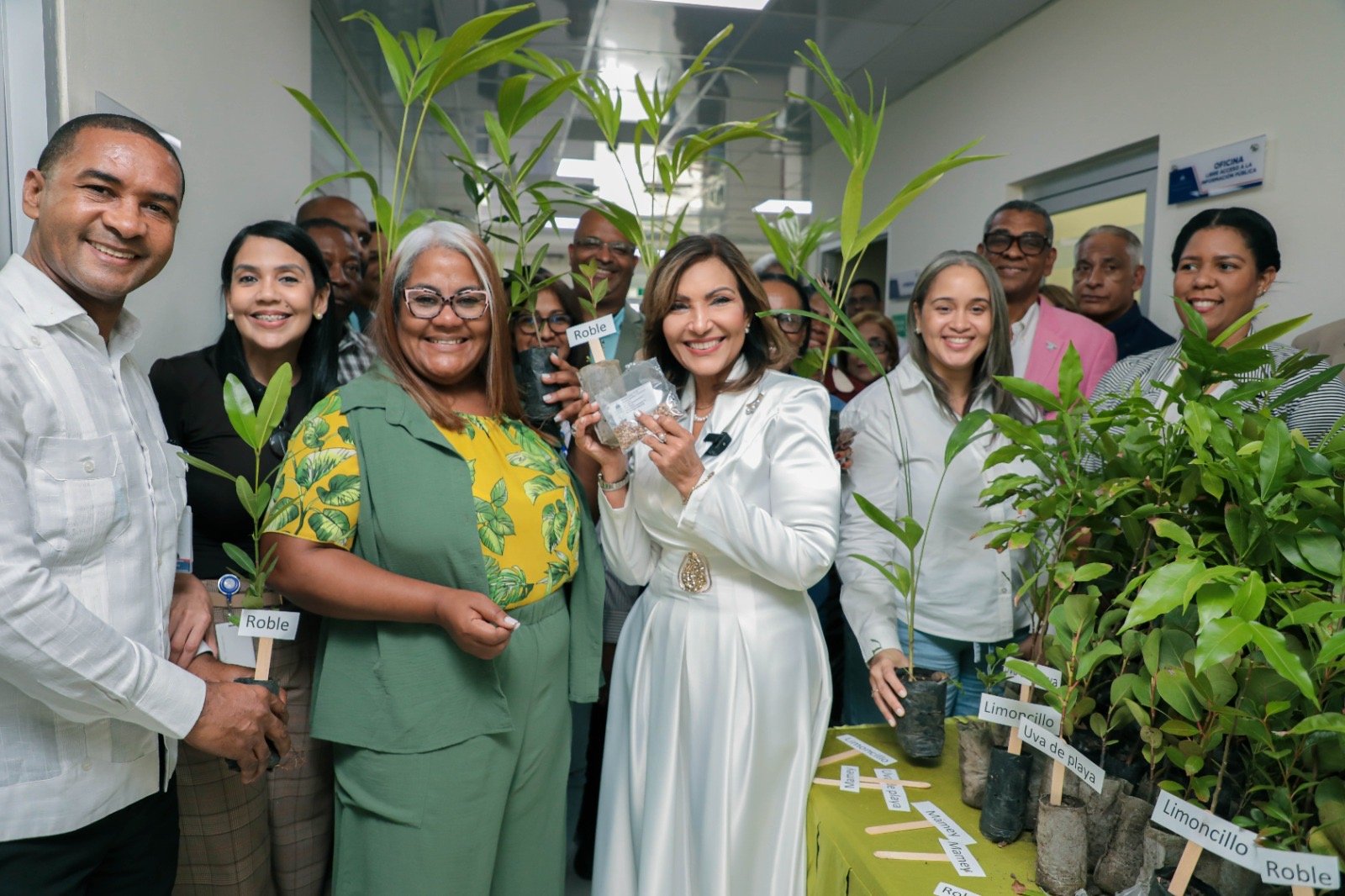Gabinete de Política Social promueve la conciencia ambiental con entrega de más de 200 árboles forestales
