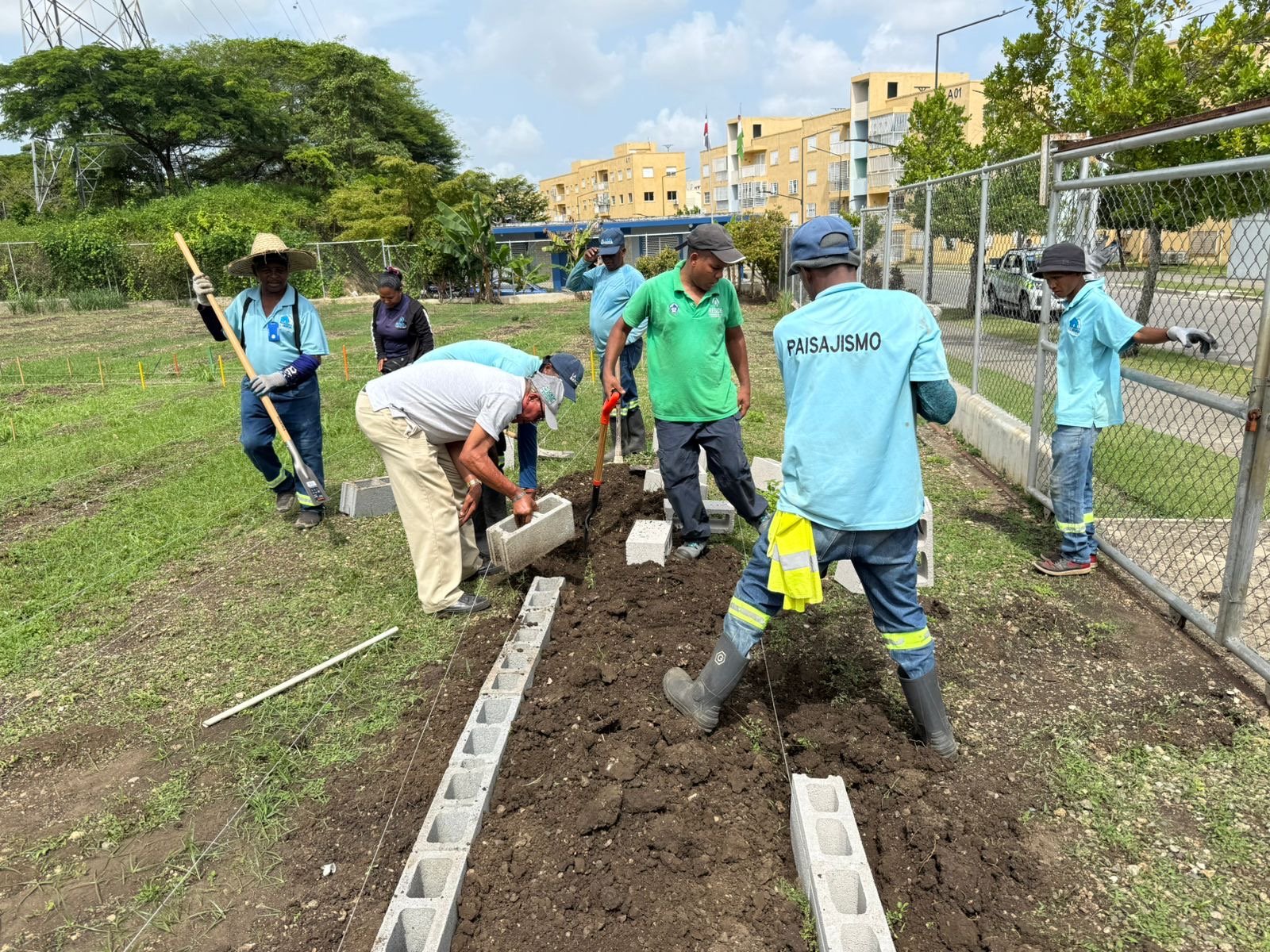 RESIDE y Ministerio de Agricultura impulsan rehabilitación de huerto comunitario para fortalecer la huertoterapia