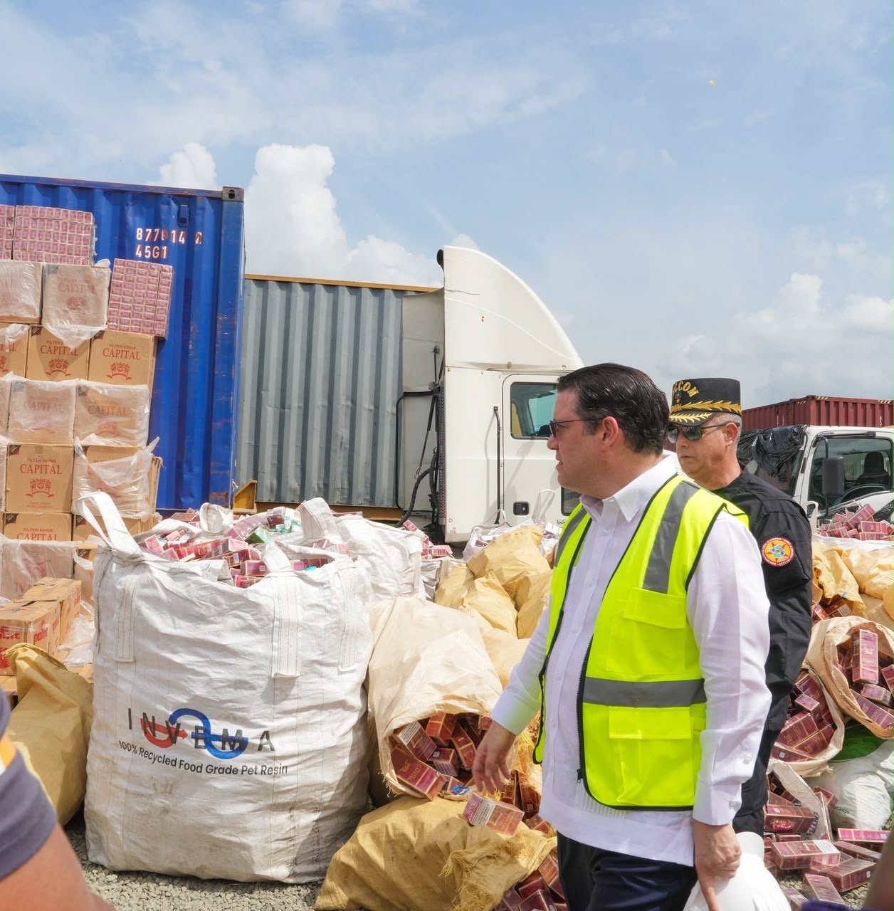 MICM y CECCOM destruyen casi 20 millones de productos ilegales en protección de la salud y el comercio lícito 