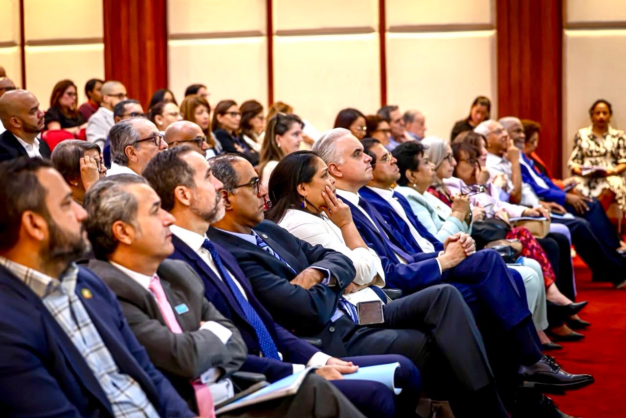 IDEC destaca progresos en agenda educativa impulsada por el ministro Luis Miguel De Camps