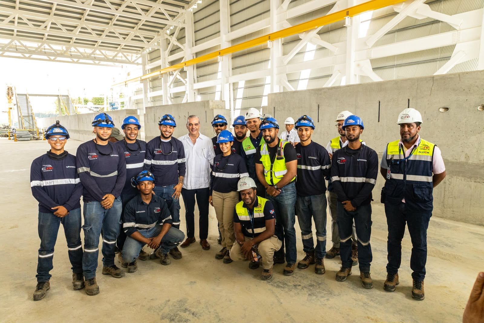 Presidente Abinader supervisa avances del Monorriel de Santiago