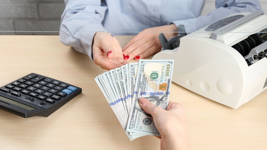 El flujo de las remesas sube 10.6 % y respalda la apreciación del peso