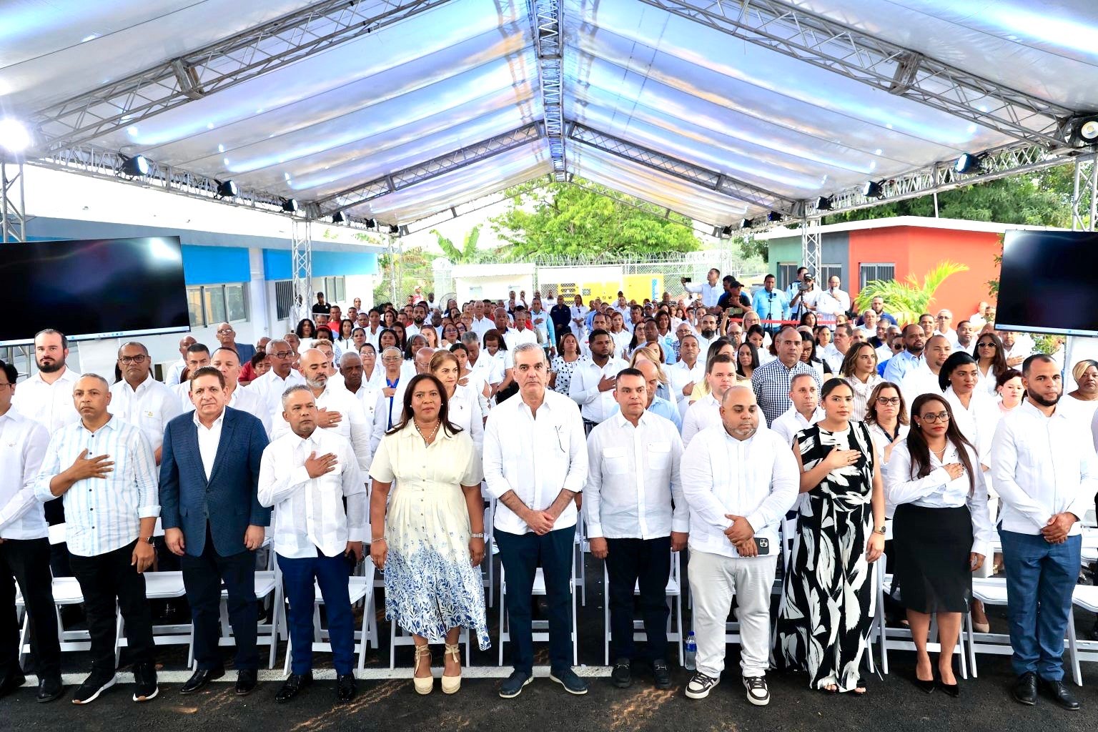 Abinader junto al director del SNS entrega remozado y ampliado el Hospital Municipal de Maimón
