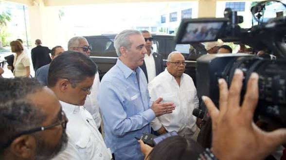 Abinader asegura que la postura del Gobierno es mantener la cesantía en la reforma laboral