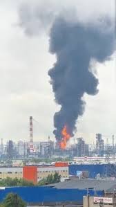 Arde una refinería en Moscú tras un masivo ataque ucraniano con drones contra la ciudad