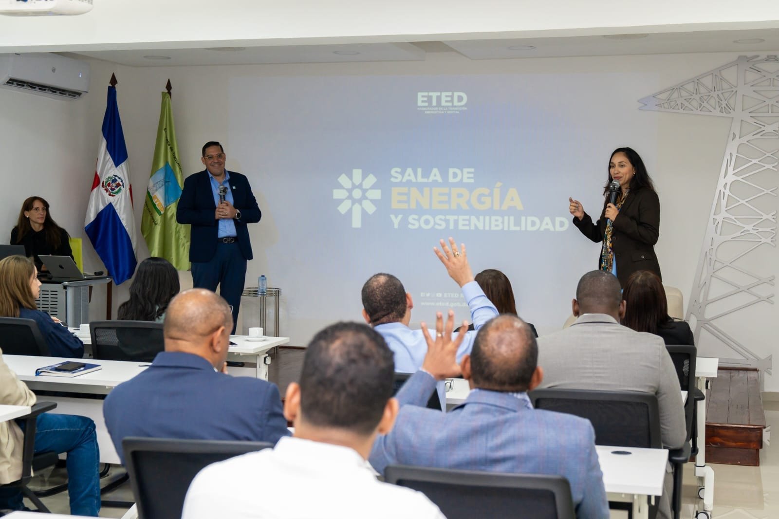 ETED posiciona los centros de datos como infraestructura crítica para la transición energética dominicana en su Sala de Energía y Sostenibilidad.