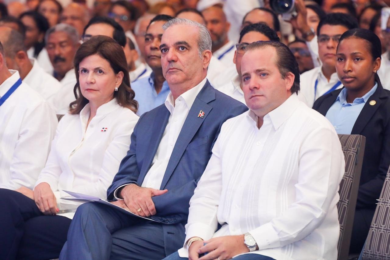 Luis Abinader llama a preservar la unidad, evitar la complacencia interna y mantener un contacto permanente con la ciudadanía
