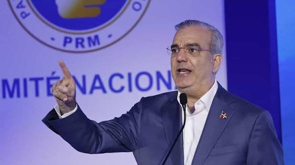 Abinader a dirigentes del PRM: "Los problemas nuestros los discutimos internamente"