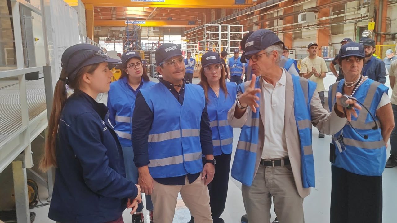 Inician el ensamblaje de trenes de Monorriel de Santiago en la fábrica de Belford en Francia