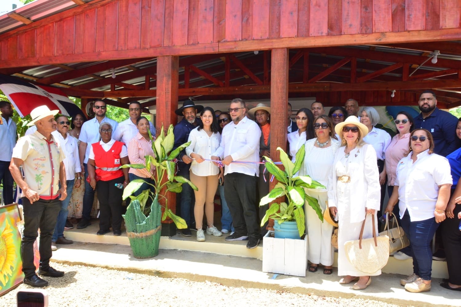 Hecmilio Galván inaugura Restaurante de Pescadores Tilamiches en Dajabón
