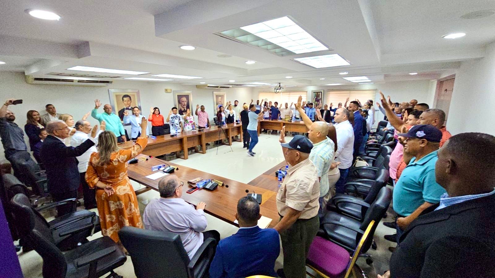 Danilo Medina juramenta a exdiputada Ivannia Rivera y a decenas de dirigentes de Puerto Plata en nueva ola de retornos al PLD 