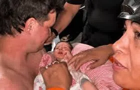 Milagro entre los escombros: rescatan un bebé 32 horas después de terremotos en Venezuela