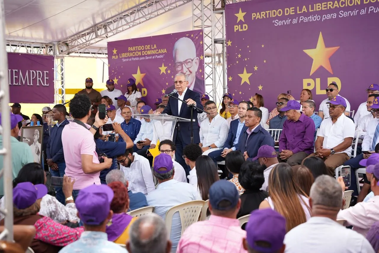 Danilo Medina sobre dirigentes de otras organizaciones que regresan y van al PLD: “Nos están buscando para que les abramos las puertas
