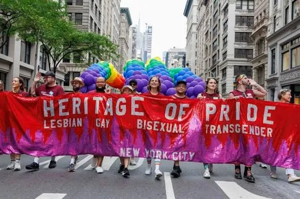 Nueva York celebró este domingo una multitudinaria marcha del orgullo LGBTQ+