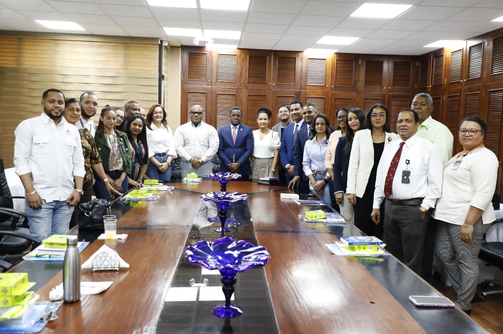 Contraloría inicia en Santiago primera socialización por región con representantes de las UAI