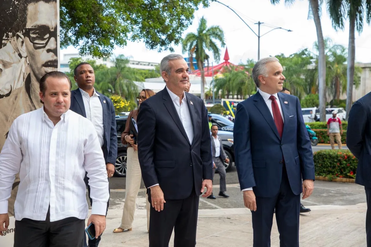 Presidente Abinader participa en acto de conmemoración por natalicio de Hatuey De Camps, líder político que luchó por la democracia, las libertades públicas, la igualdad y la dignidad