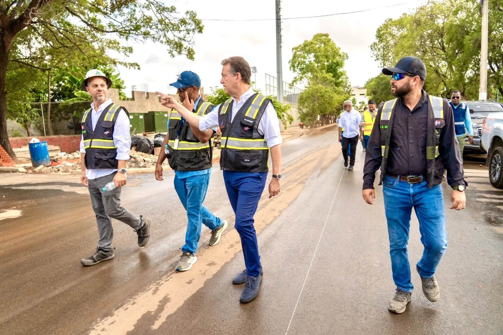 Instalaciones en el Centro Olímpico están a más de un 95% de ejecución; ministro Ito Bisonó supervisa etapa final