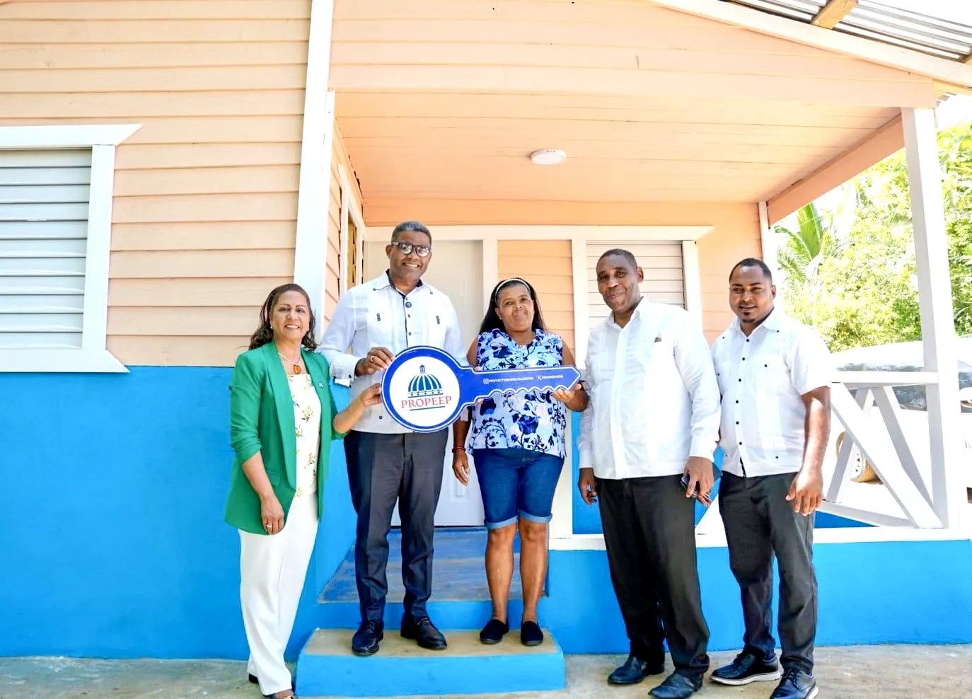Propeep entrega dos casas construidas, amuebladas y equipadas a familias de escasos recursos en Cevicos