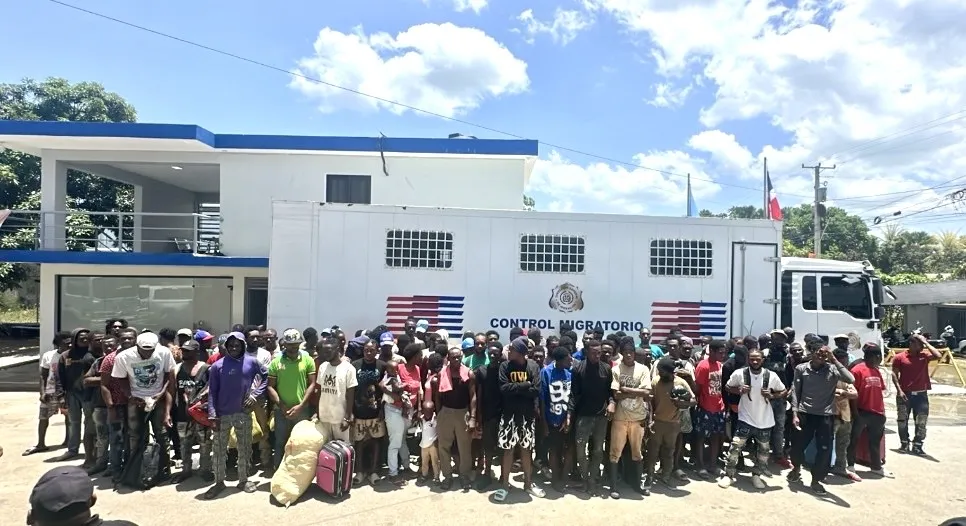 Ejército detiene 99 haitianos en condición migratoria irregular durante operativo en Dajabón