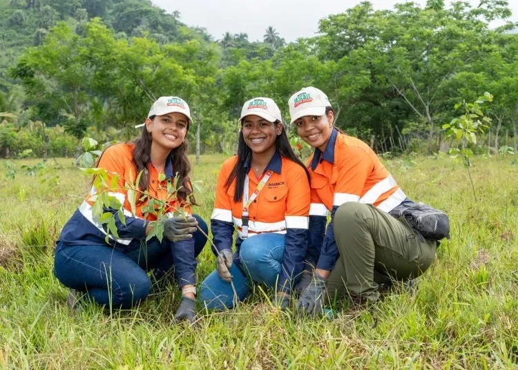  Barrick Pueblo Viejo impulsa la restauración de ecosistemas con la siembra de 1,500 plantas en Hatillo