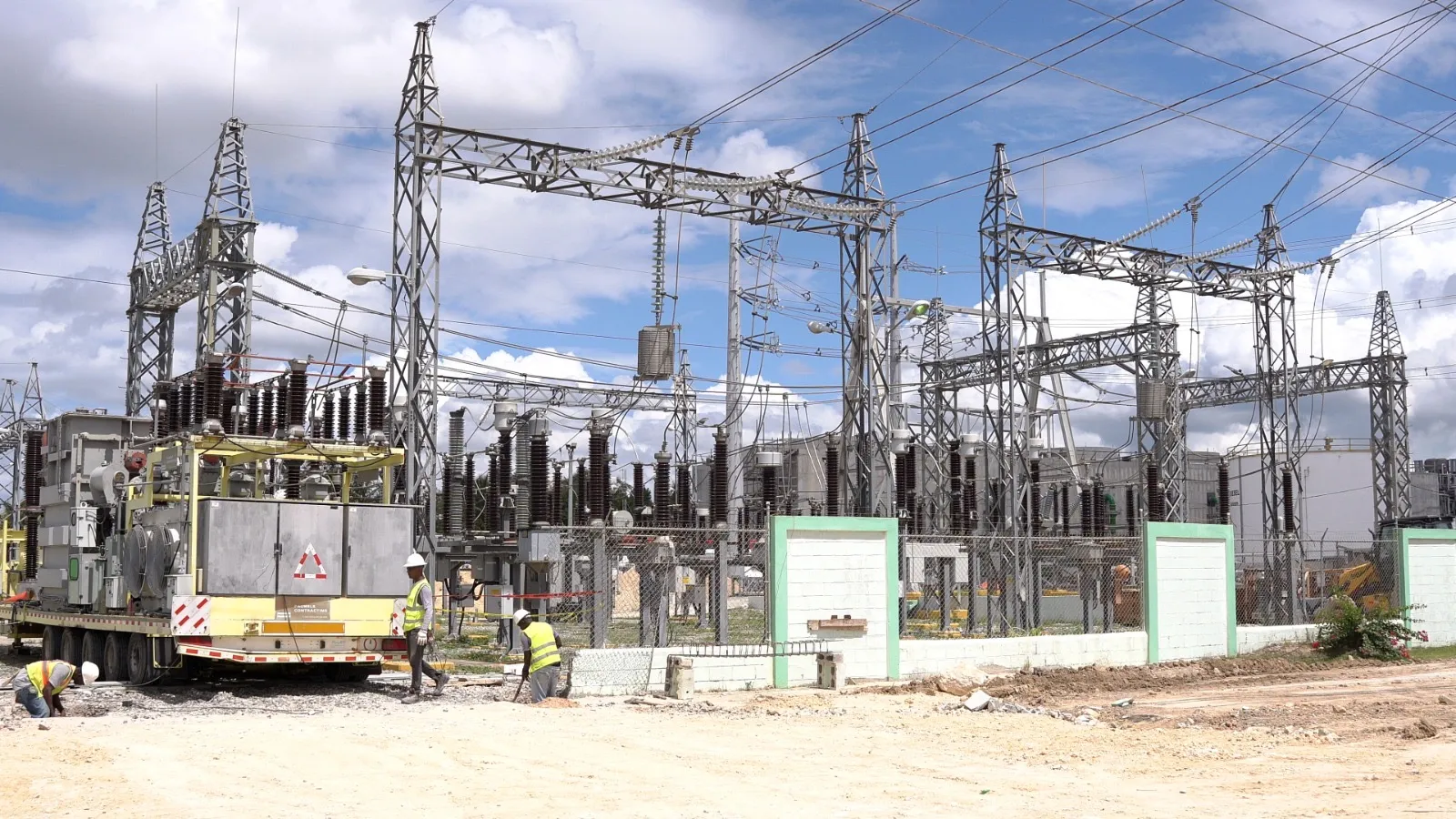 ETED impulsa una red de transmisión más moderna con la integración de una subestación móvil en Boca Chica, este sábado 4 de julio 