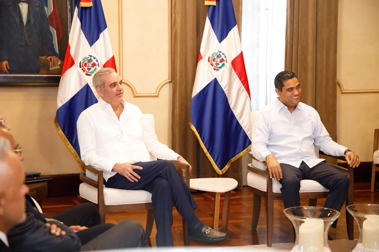 Presidente Abinader recibe en el Palacio Nacional a altos ejecutivos de la FIBA y del Comité Organizador de Santo Domingo 2026