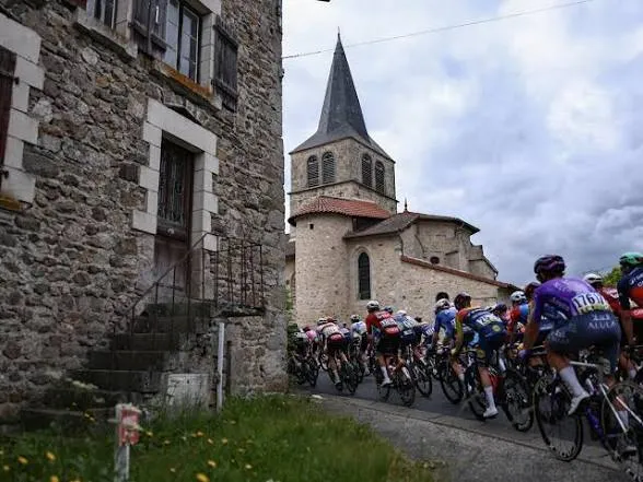 La guía de carreteras como libro de cabecera: así se diseña el recorrido del Tour