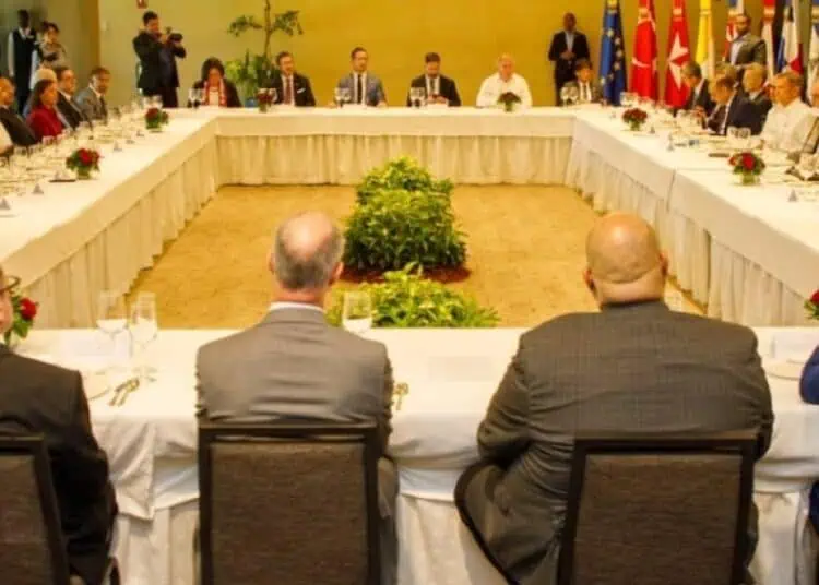 Ausencia De La Embajadora De Estados Unidos En Almuerzo A Abinader Prende Alarmas