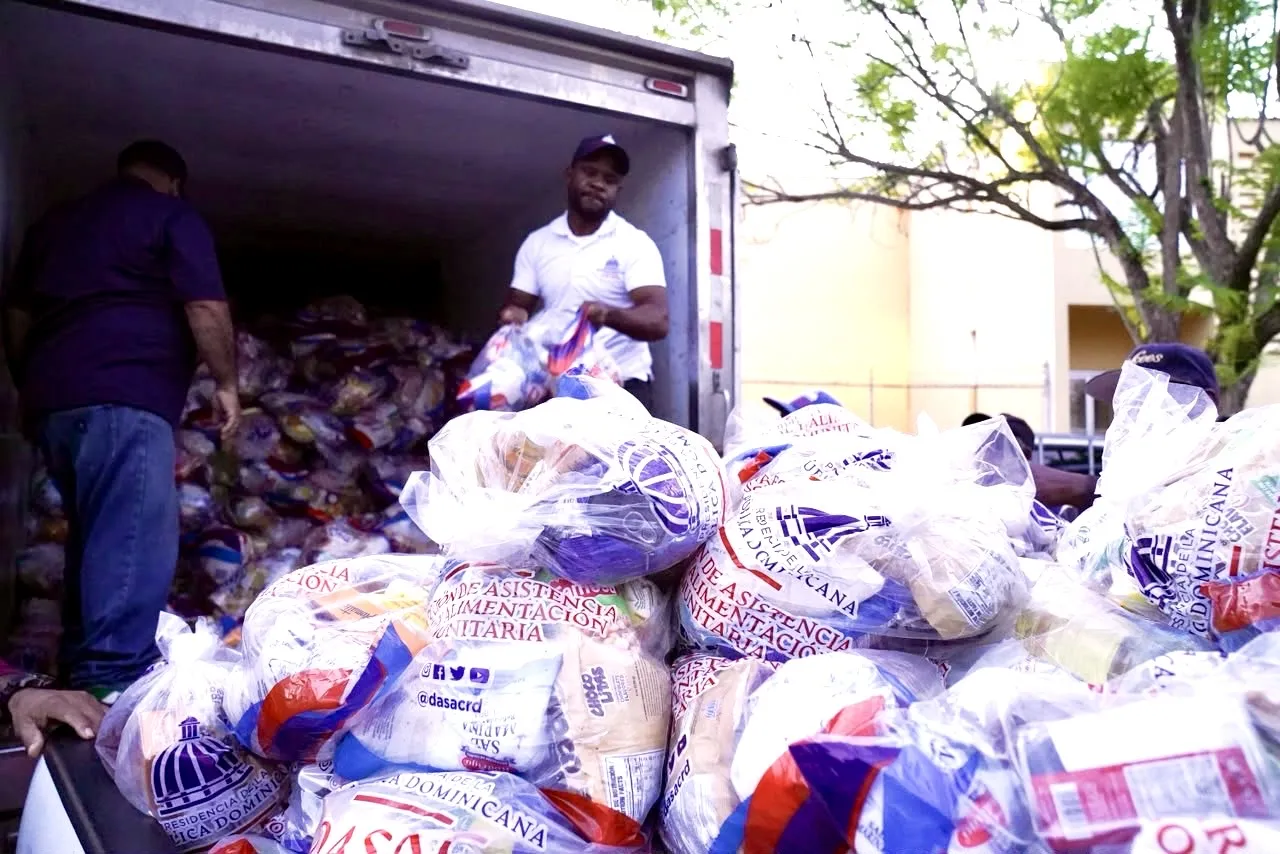 Gobierno mantiene apoyo directo a familias de bajos ingresos con entrega de alimentos 